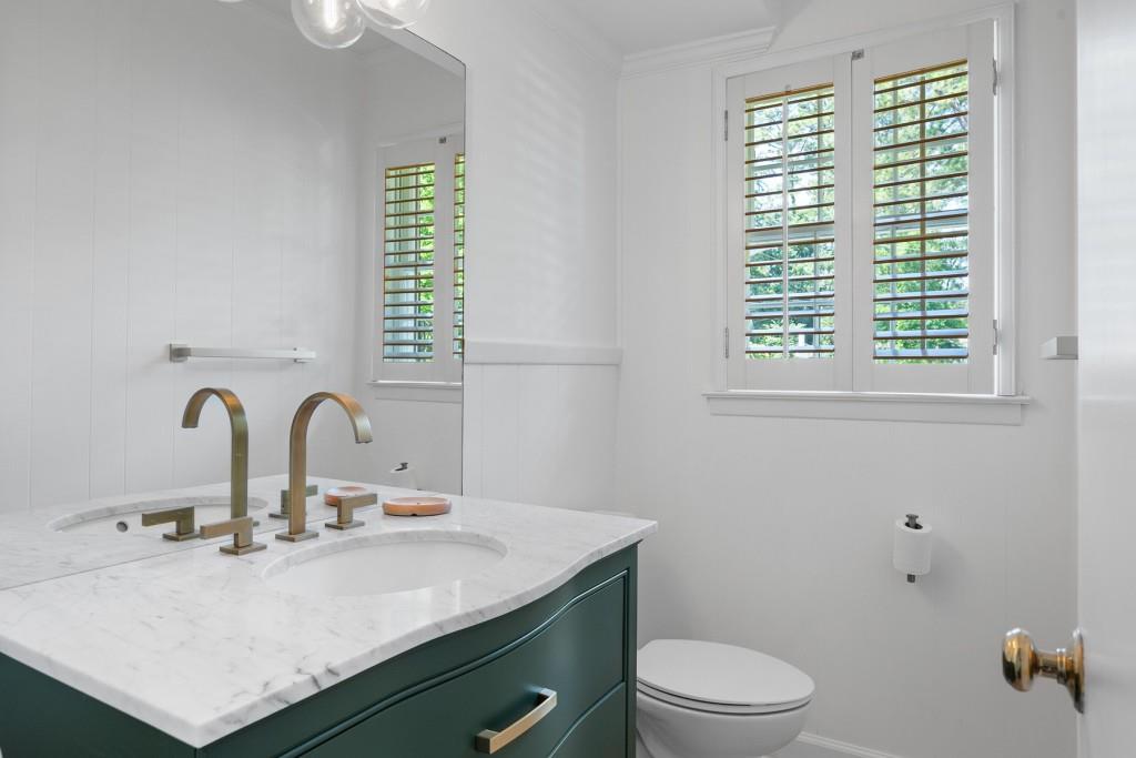 15 Whispering Way