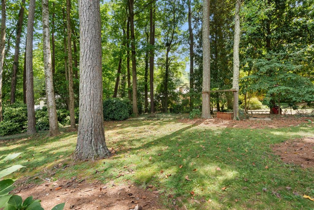 15 Whispering Way