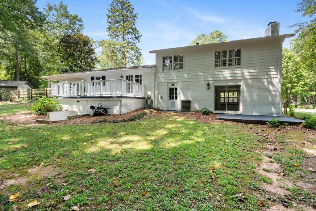 15 Whispering Way