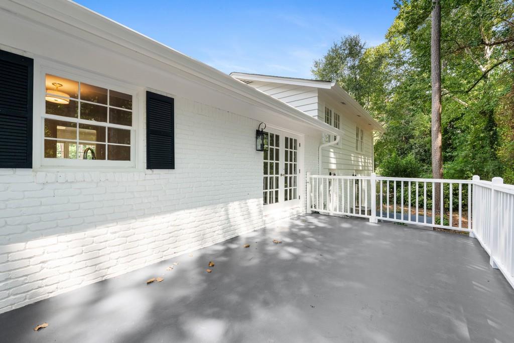 15 Whispering Way