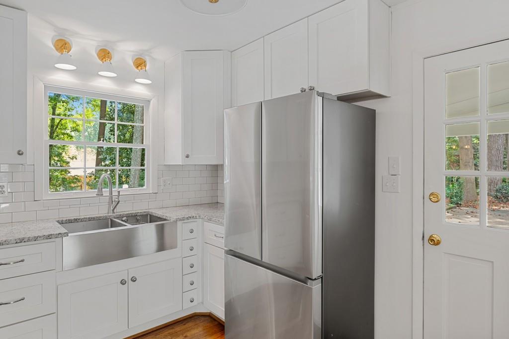 15 Whispering Way