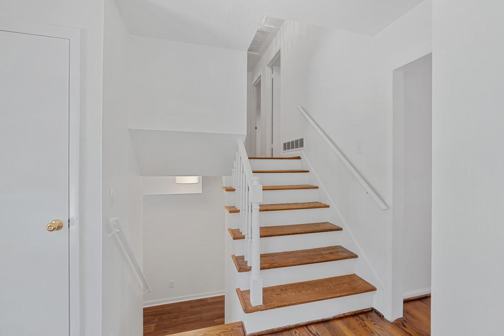 15 Whispering Way