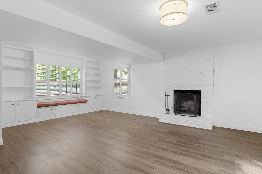 15 Whispering Way