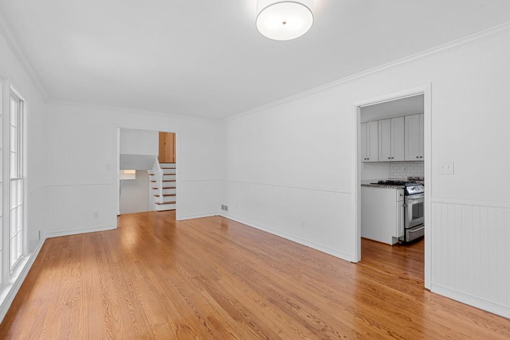 15 Whispering Way
