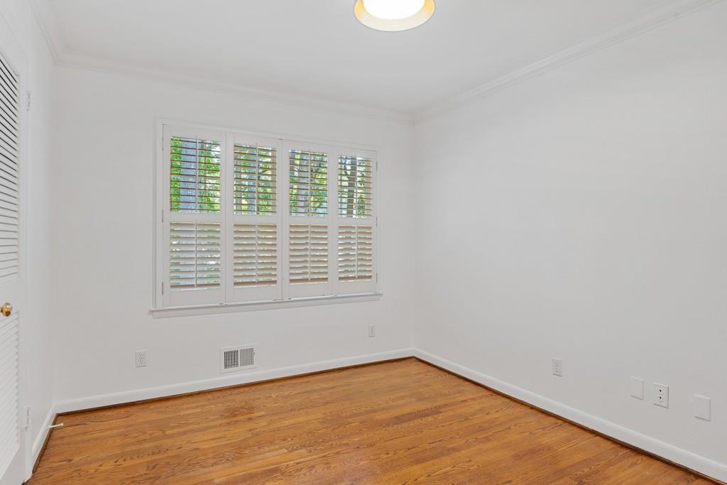 15 Whispering Way