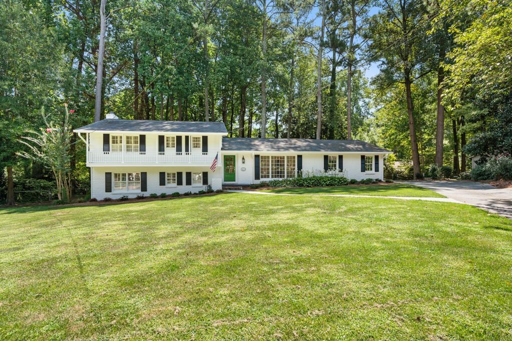 15 Whispering Way