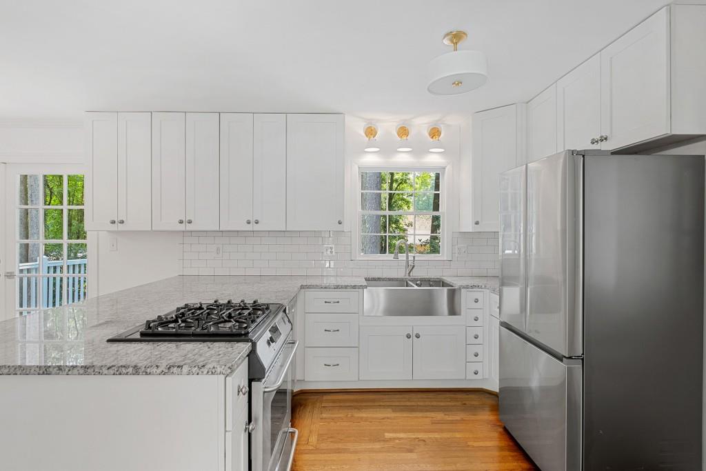 15 Whispering Way