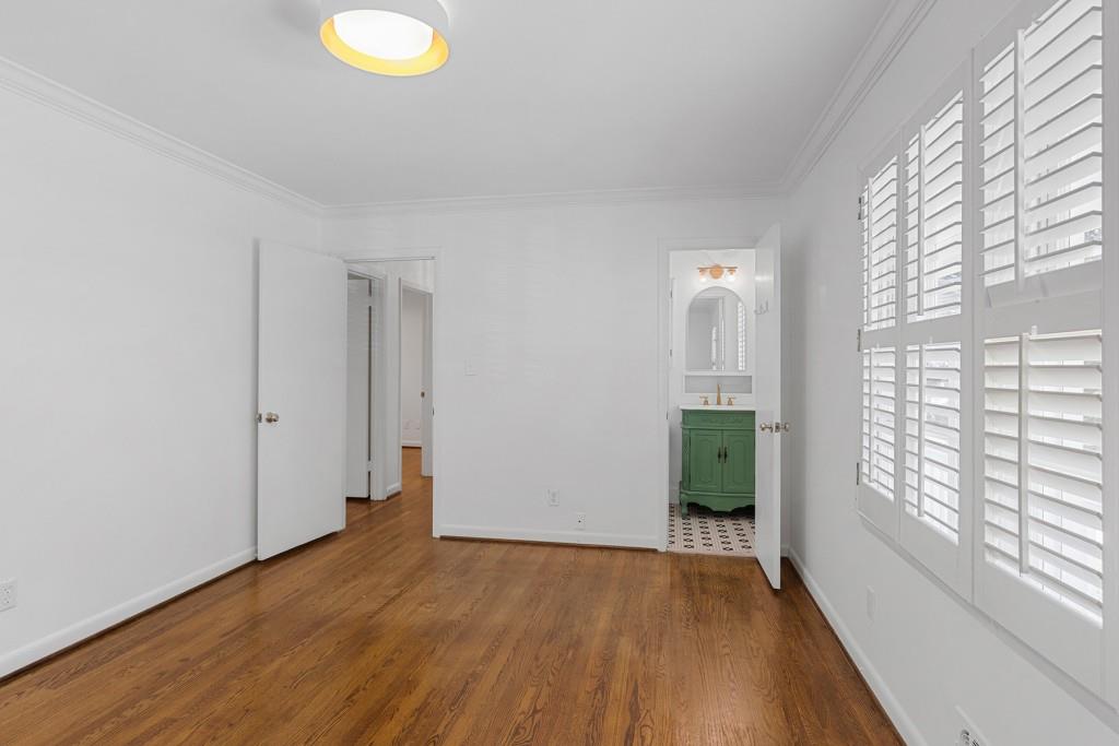 15 Whispering Way