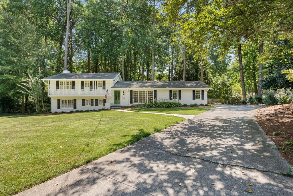 15 Whispering Way