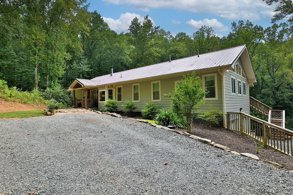 3597 Highway 136 E