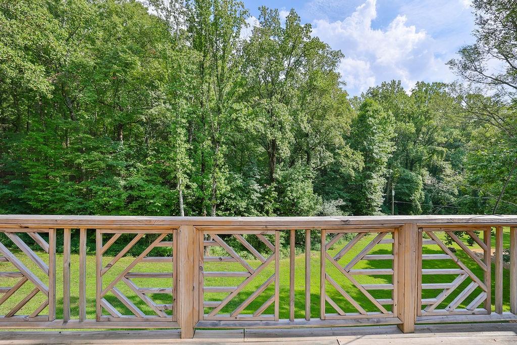3597 Highway 136 E