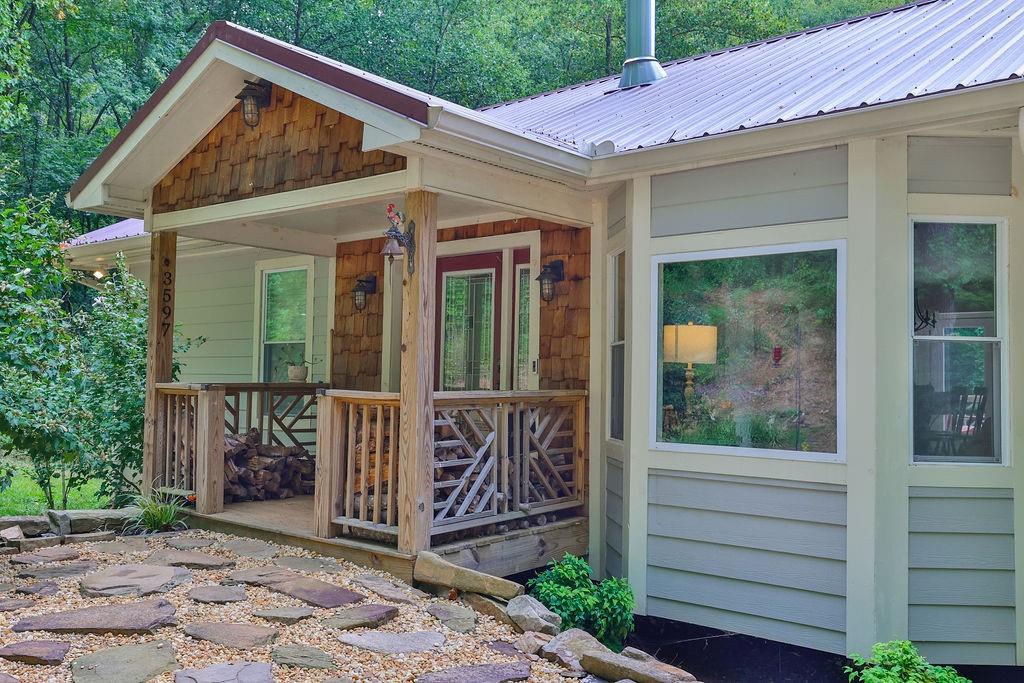 3597 Highway 136 E