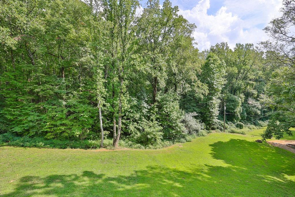 3597 Highway 136 E