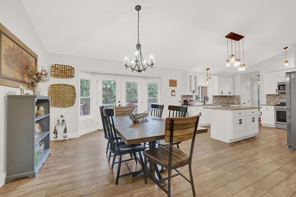 3597 Highway 136 E