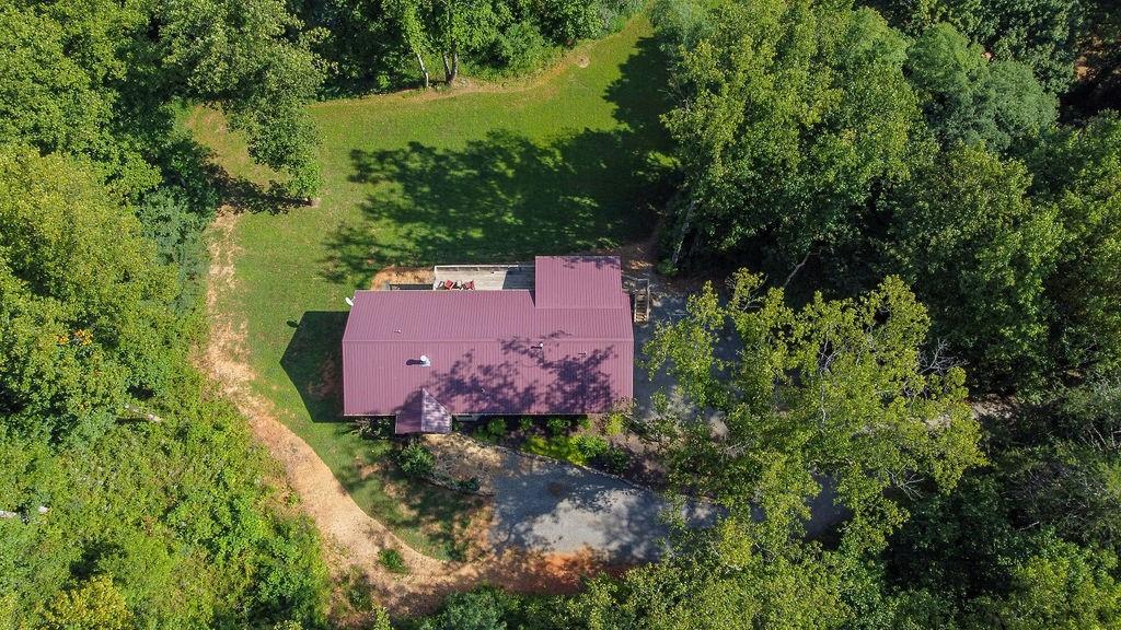 3597 Highway 136 E