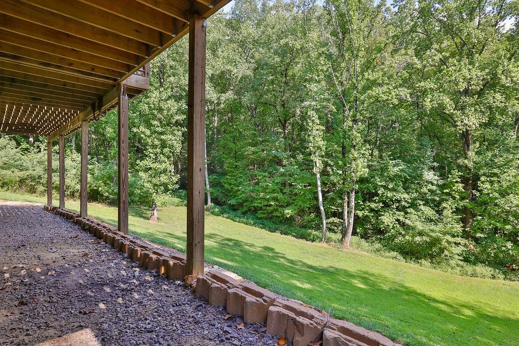 3597 Highway 136 E