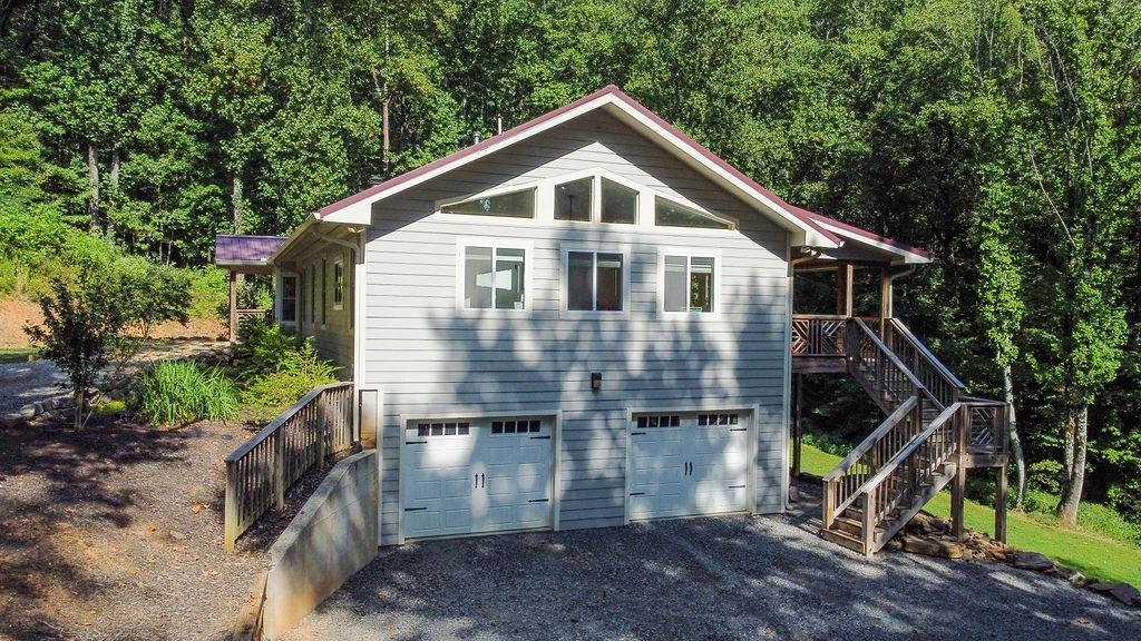 3597 Highway 136 E