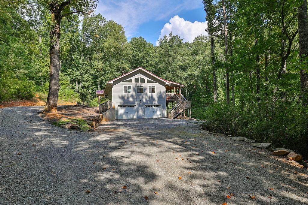 3597 Highway 136 E