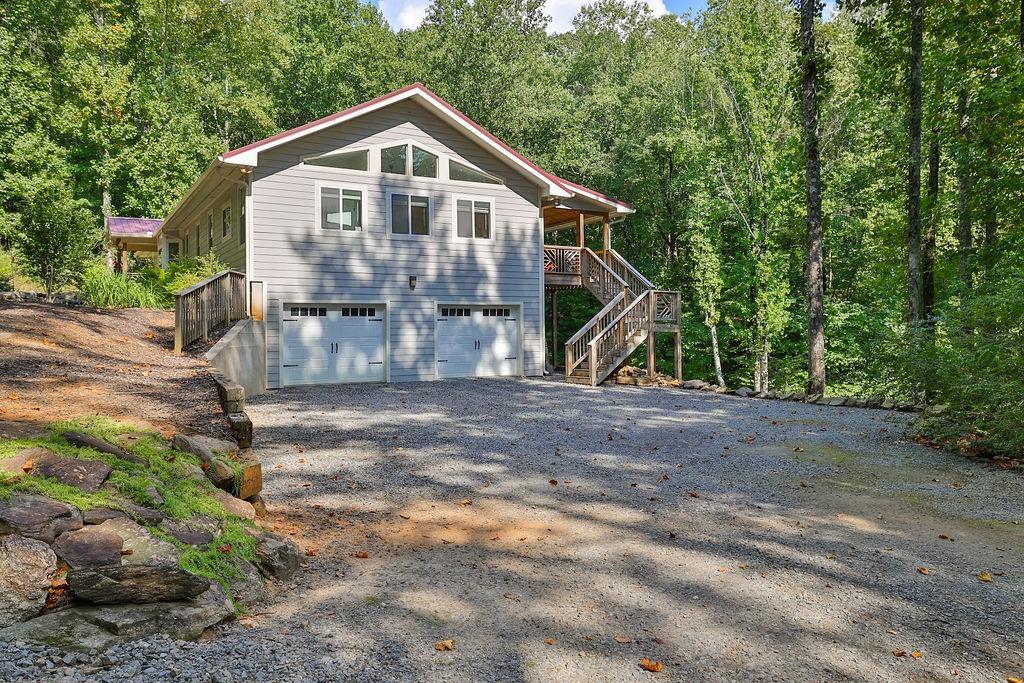 3597 Highway 136 E