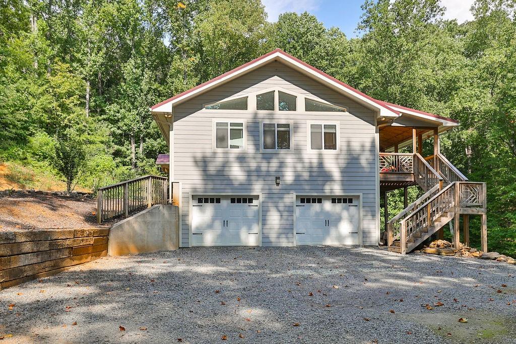 3597 Highway 136 E