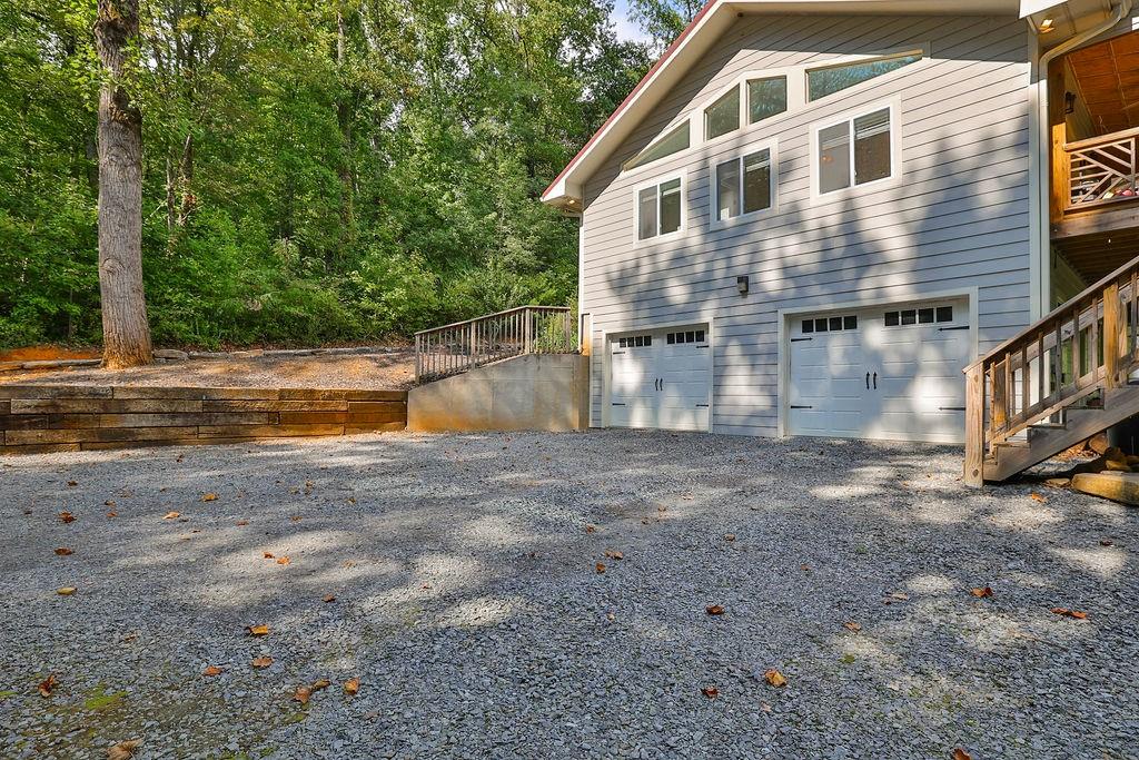 3597 Highway 136 E