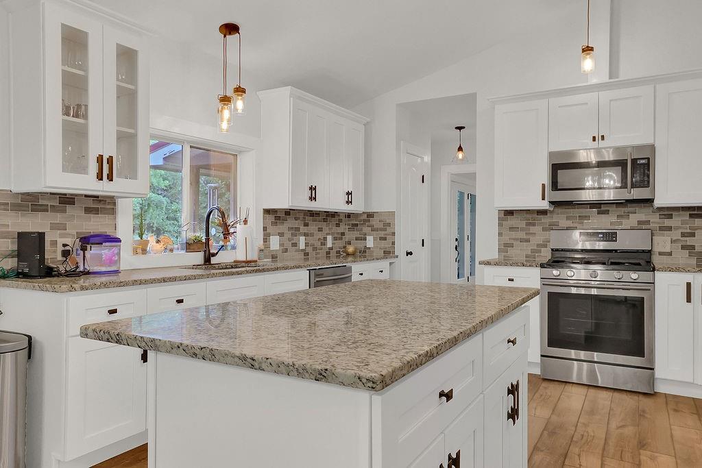 3597 Highway 136 E