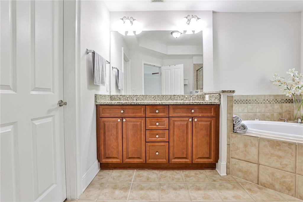 5480 Glenridge View Unit 2008