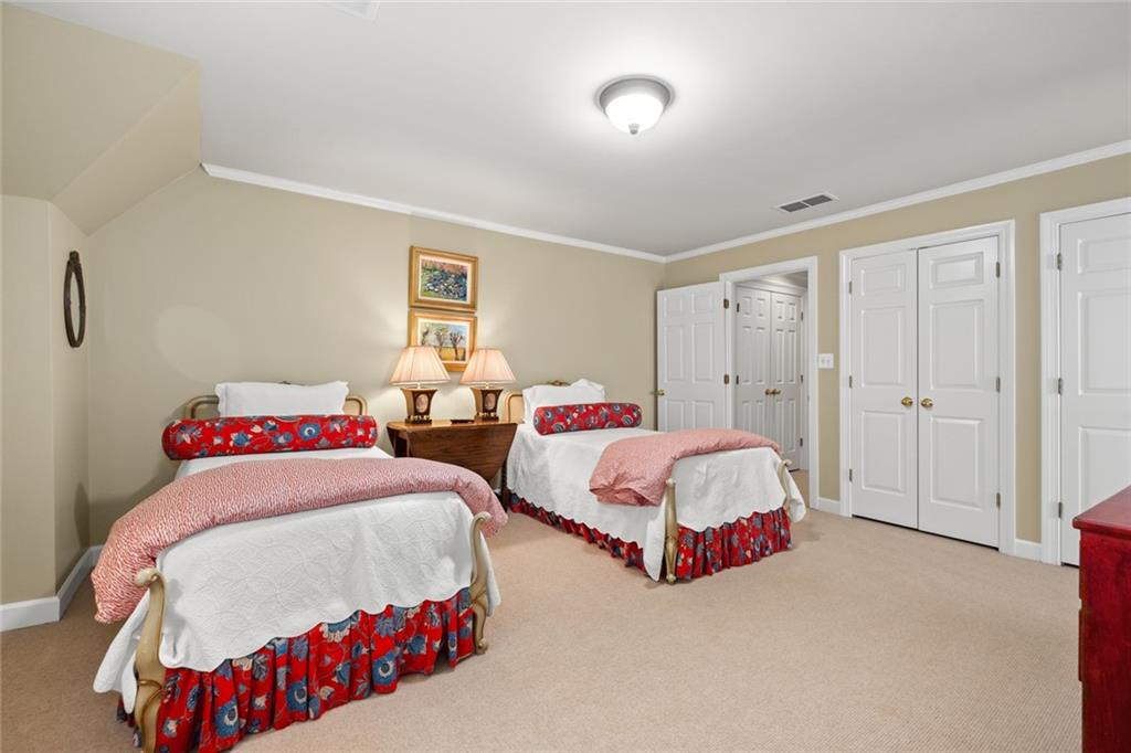 1058 Saint James Crossing NE