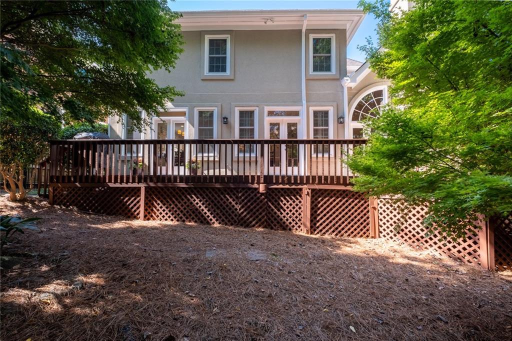 1058 Saint James Crossing NE