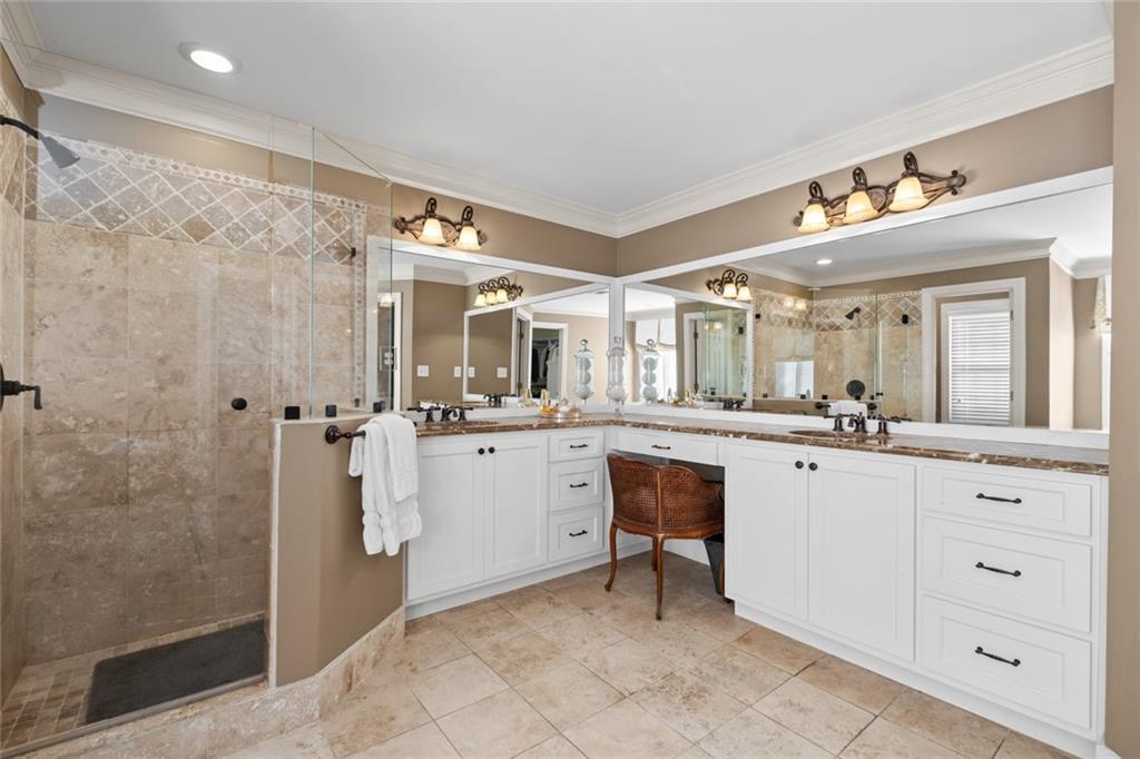 1058 Saint James Crossing NE