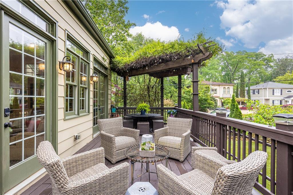 237 Peachtree Way NE