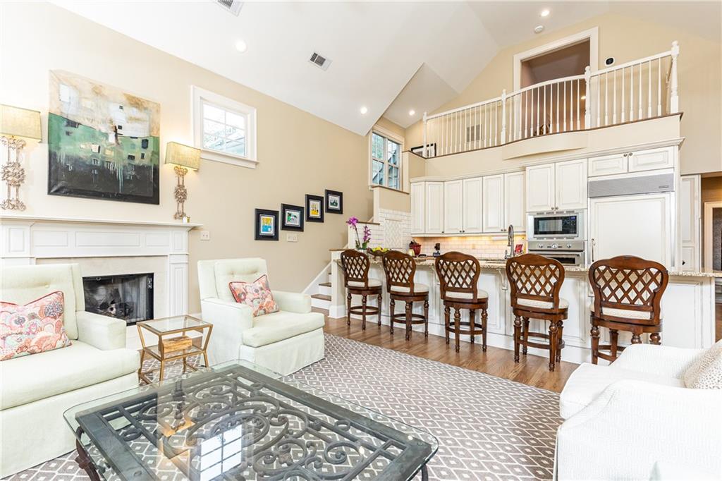 237 Peachtree Way NE