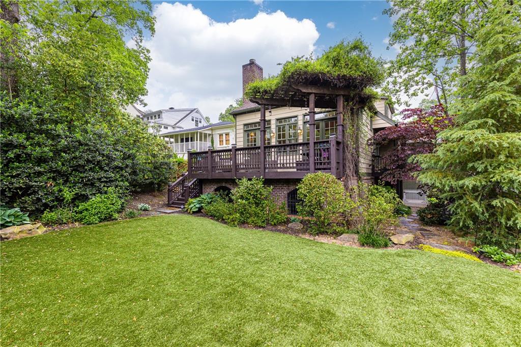 237 Peachtree Way NE
