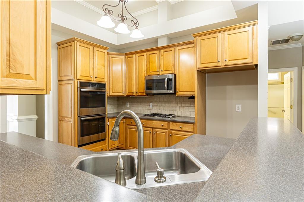1613 Hampton Oaks Bend