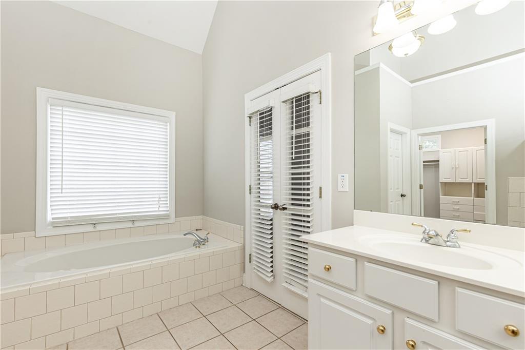 1613 Hampton Oaks Bend