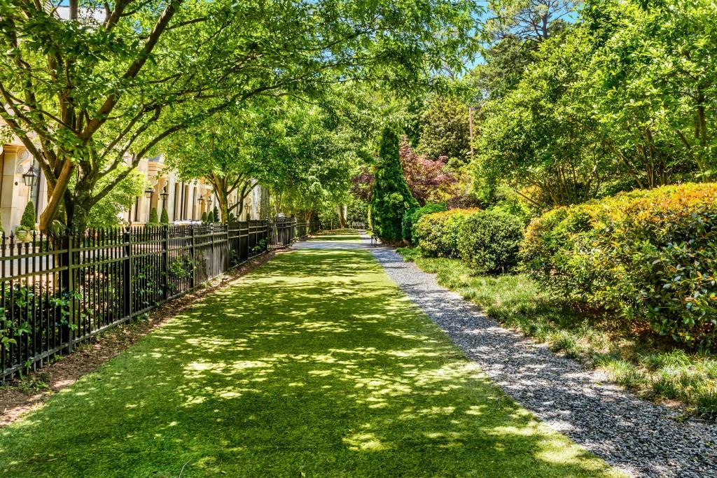 2660 Peachtree Road Unit 5B