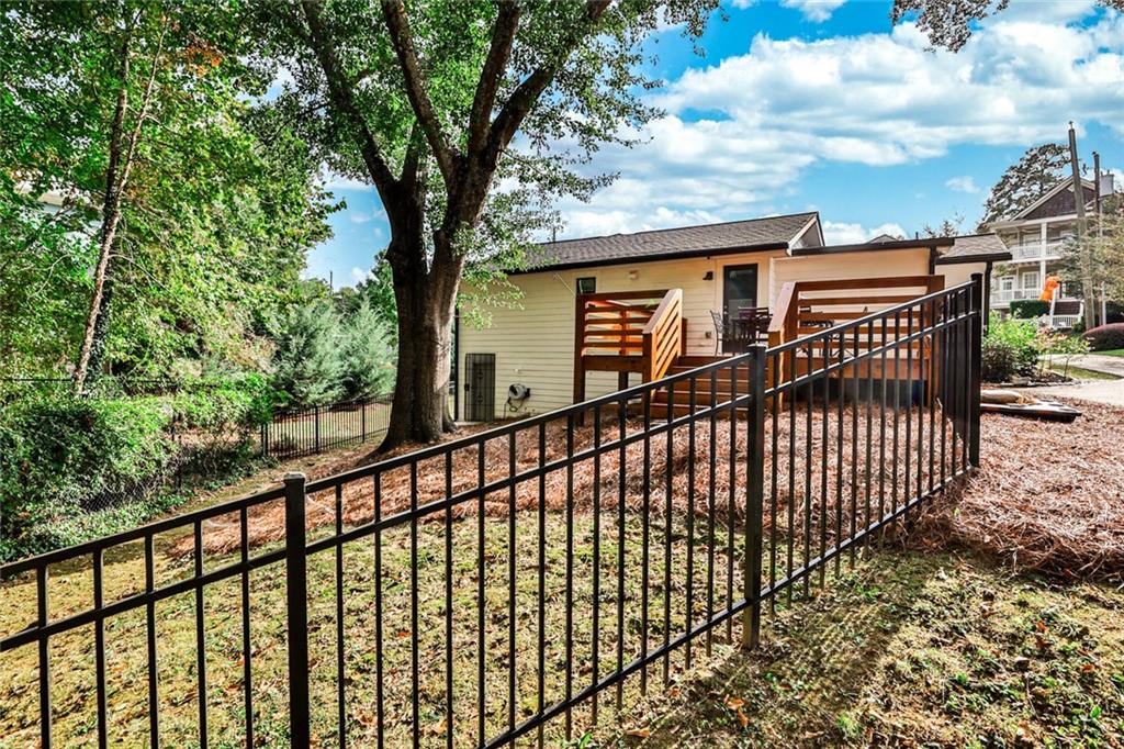 3227 Lynwood Drive NE