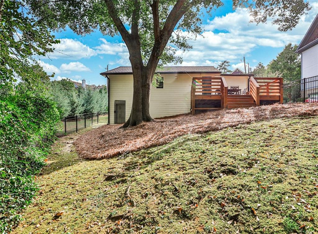 3227 Lynwood Drive NE