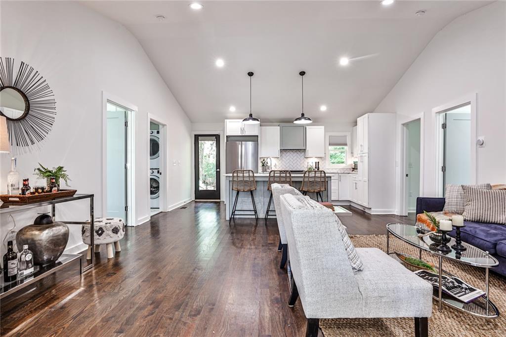 3227 Lynwood Drive NE