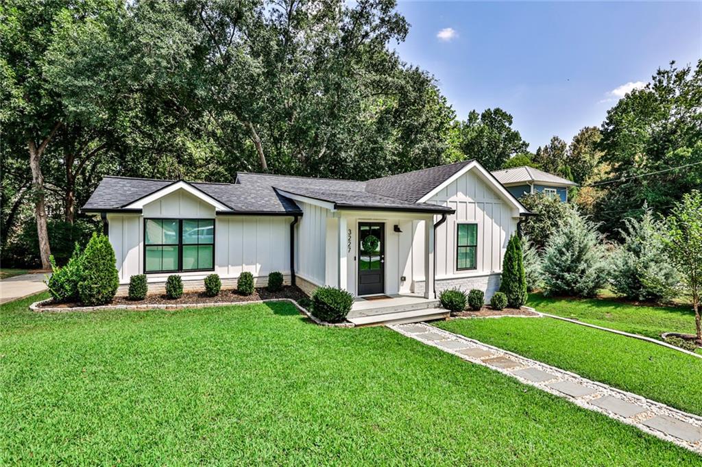 3227 Lynwood Drive NE