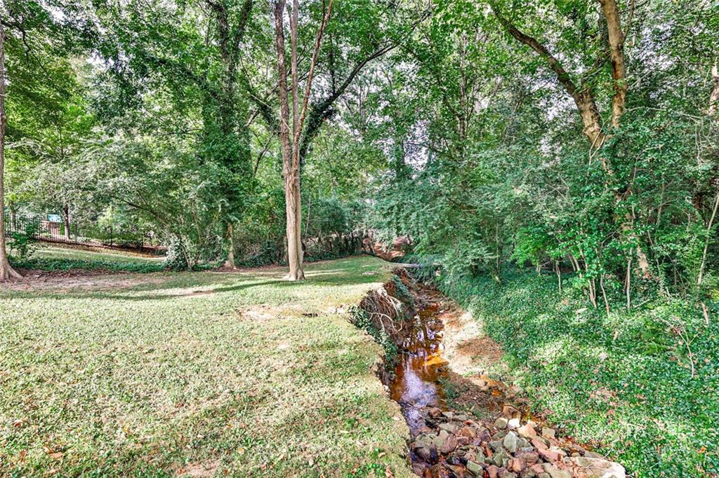 3227 Lynwood Drive NE
