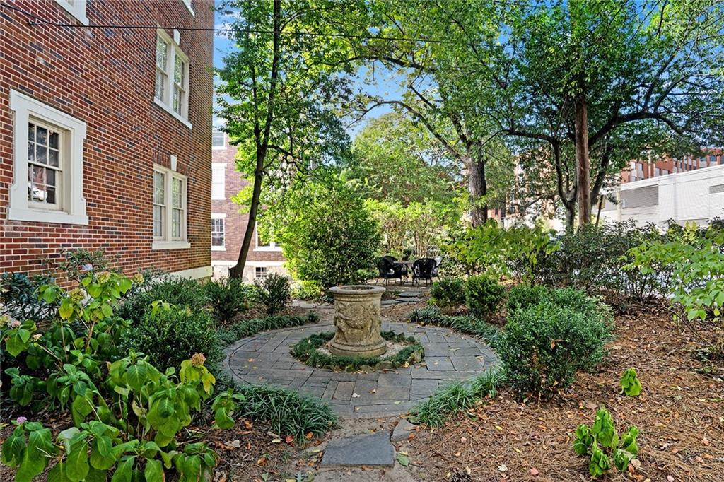 1898 Wycliff Road NW Unit 8