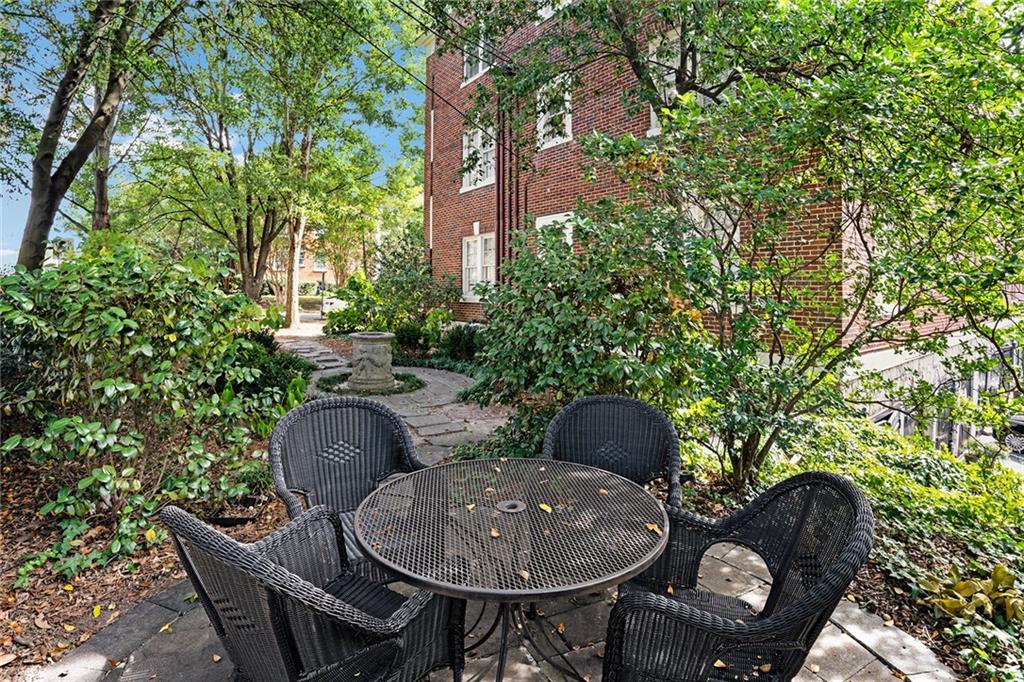 1898 Wycliff Road NW Unit 8