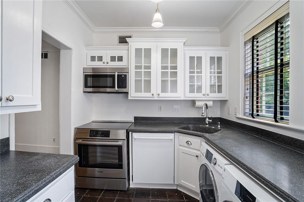 1898 Wycliff Road NW Unit 8