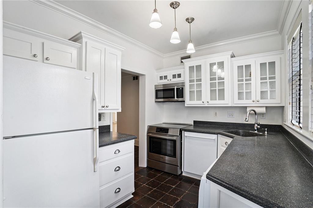 1898 Wycliff Road NW Unit 8