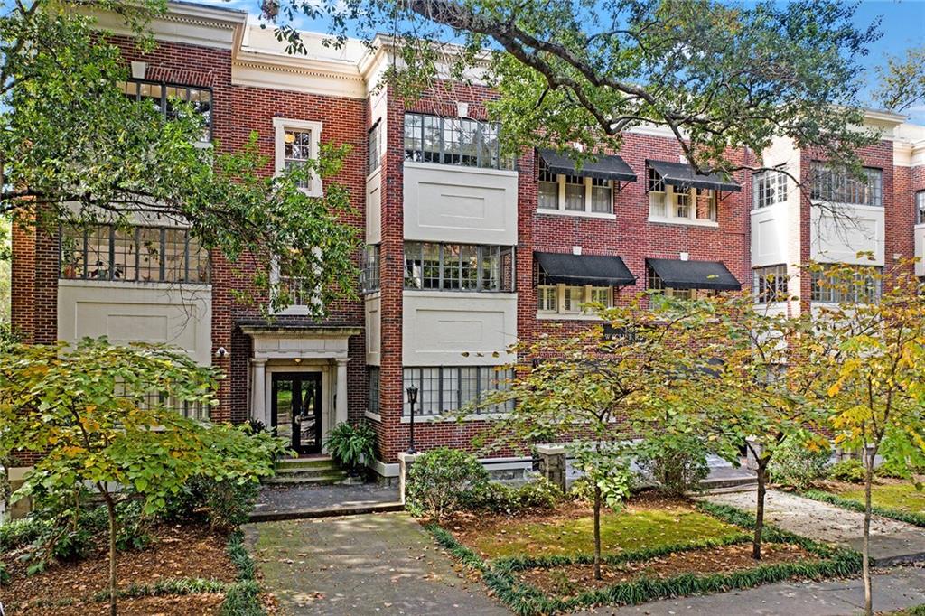 1898 Wycliff Road NW Unit 8