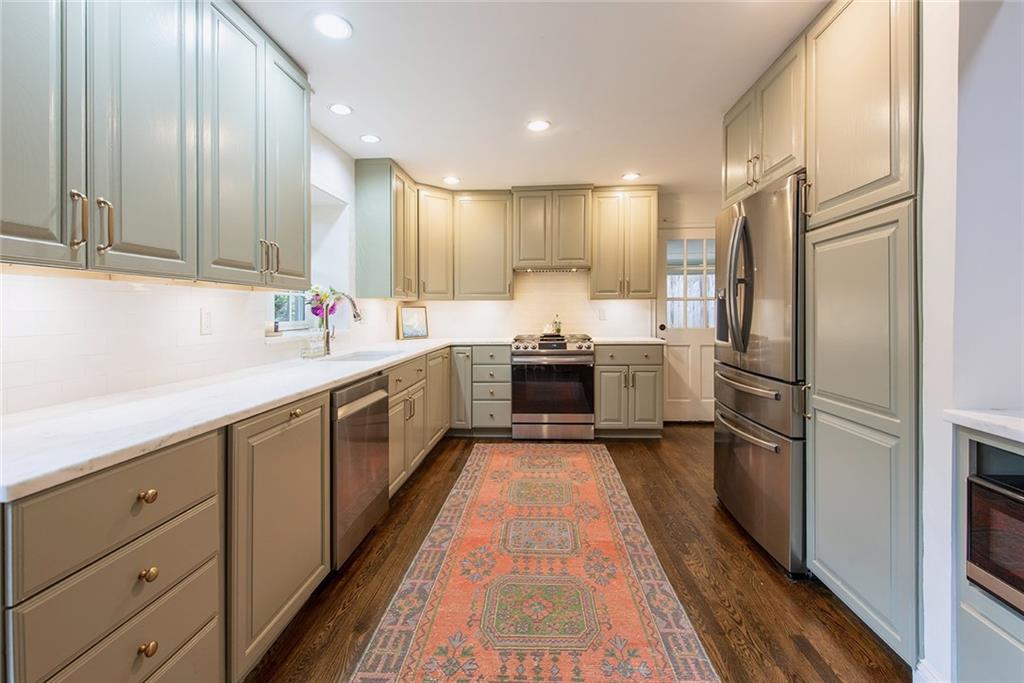 425 Forest Valley Road