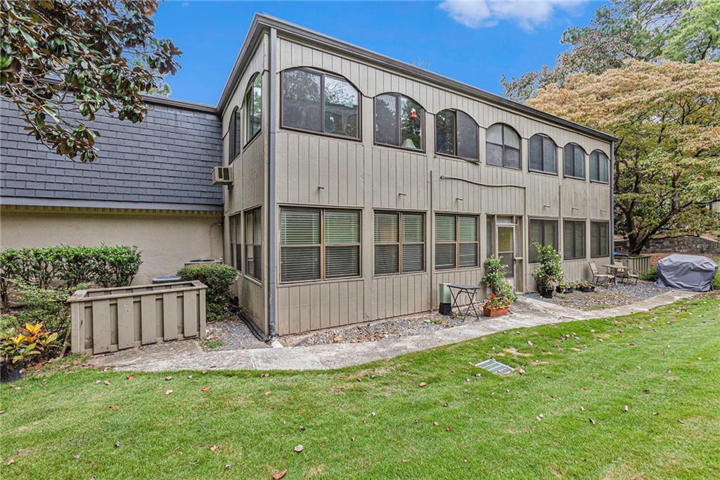 128 Amherst Place NW