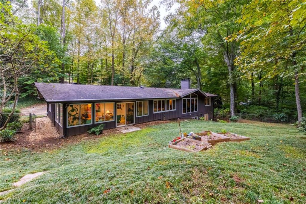 910 Barton Woods Road NE