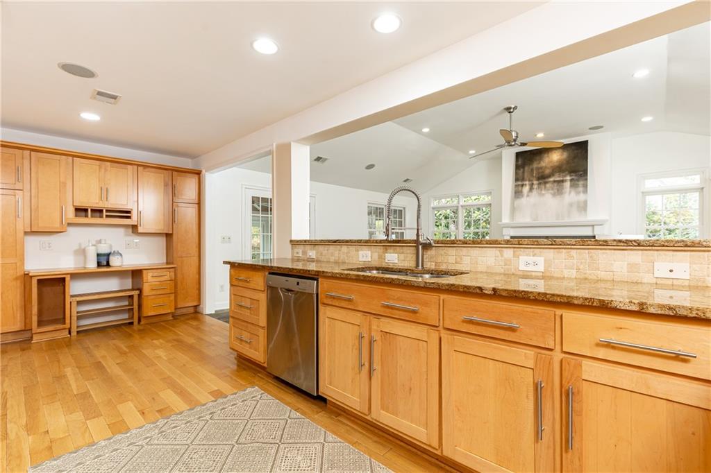 2830 W Roxboro Road NE